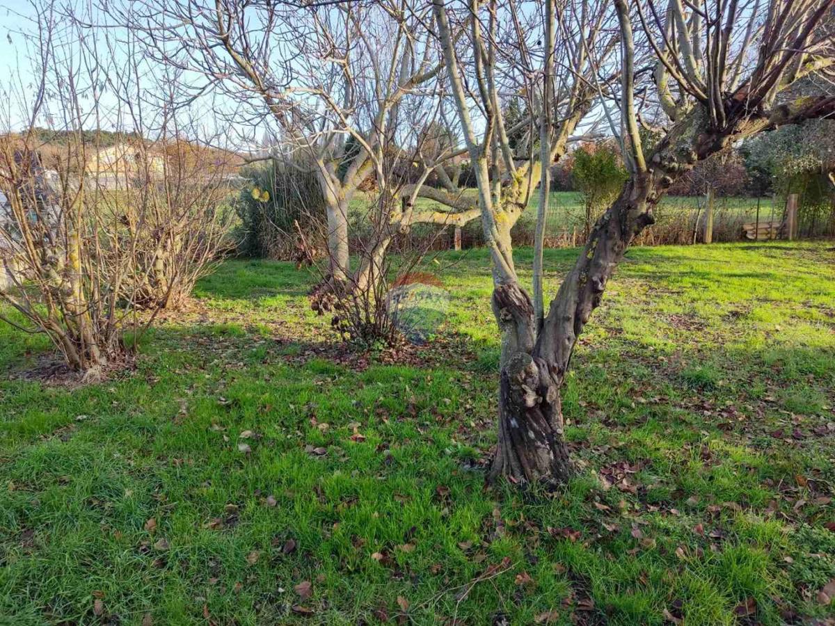 Stavbno zemljišče Medulin, 598m2