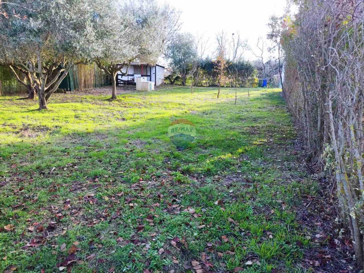 Stavbno zemljišče Medulin, 598m2