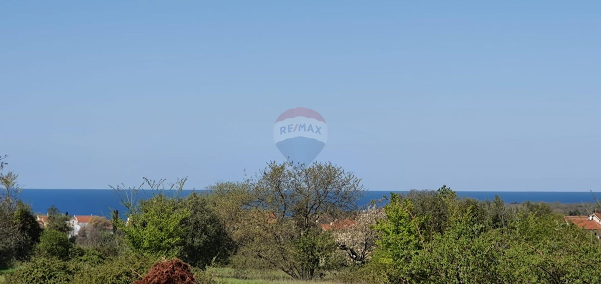 Istra, Poreč, gradbeno zemljišče v Poreču za gradnjo hiše s pogledom na morje