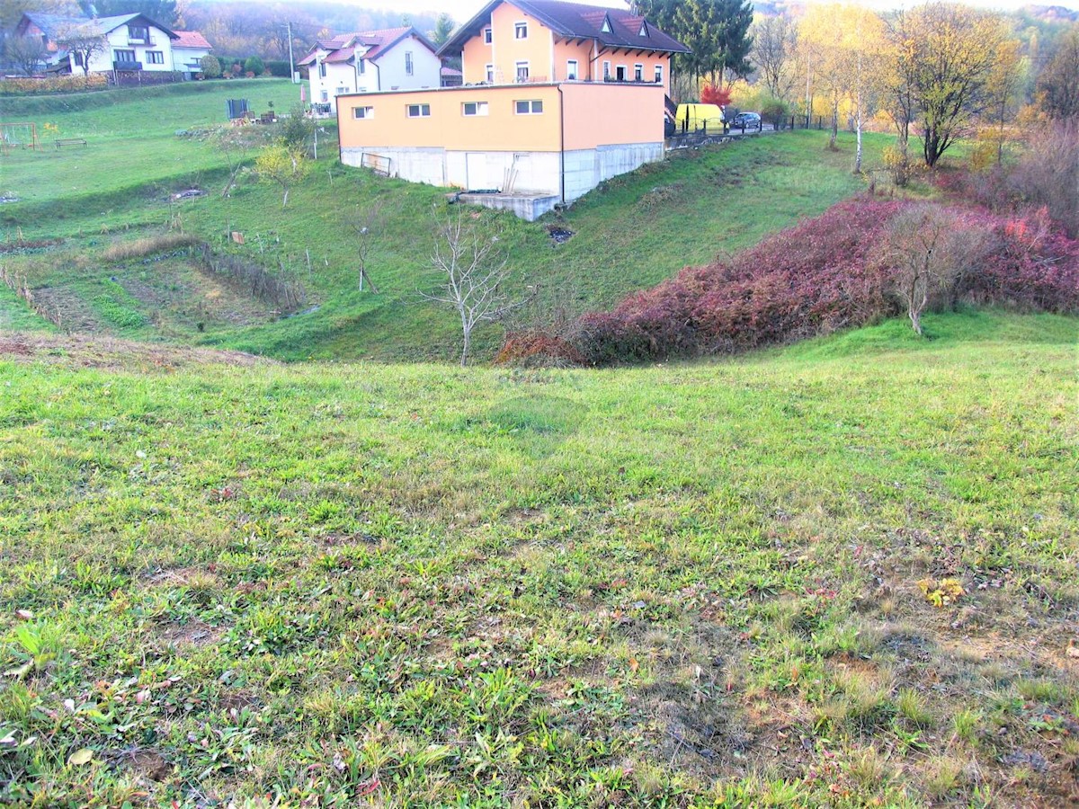 Duga Resa, 1.545m2