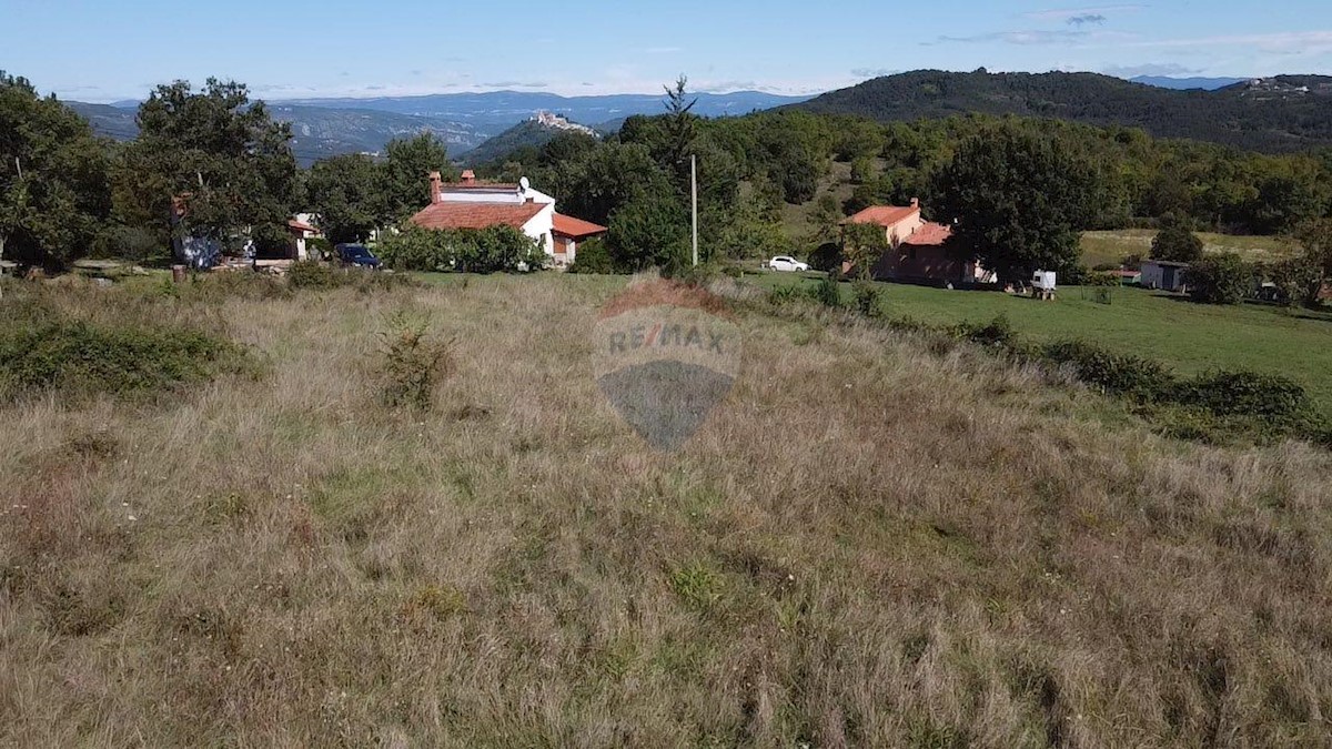 Stavbno zemljišče Rakotule, Karojba, 704m2