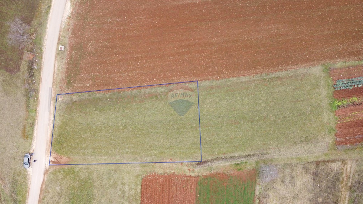 ISTRIA, ŽMINJ - Building plot 1043 m2 in the center!