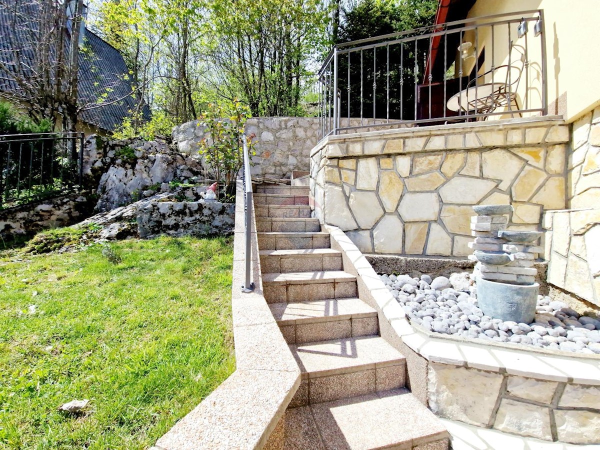 Fužine, Lič | Prekrasna Kuća s jacuzzi-em, 125m2, dvije spavaće sobe i prekrasnim pogledom, 3*(A+)