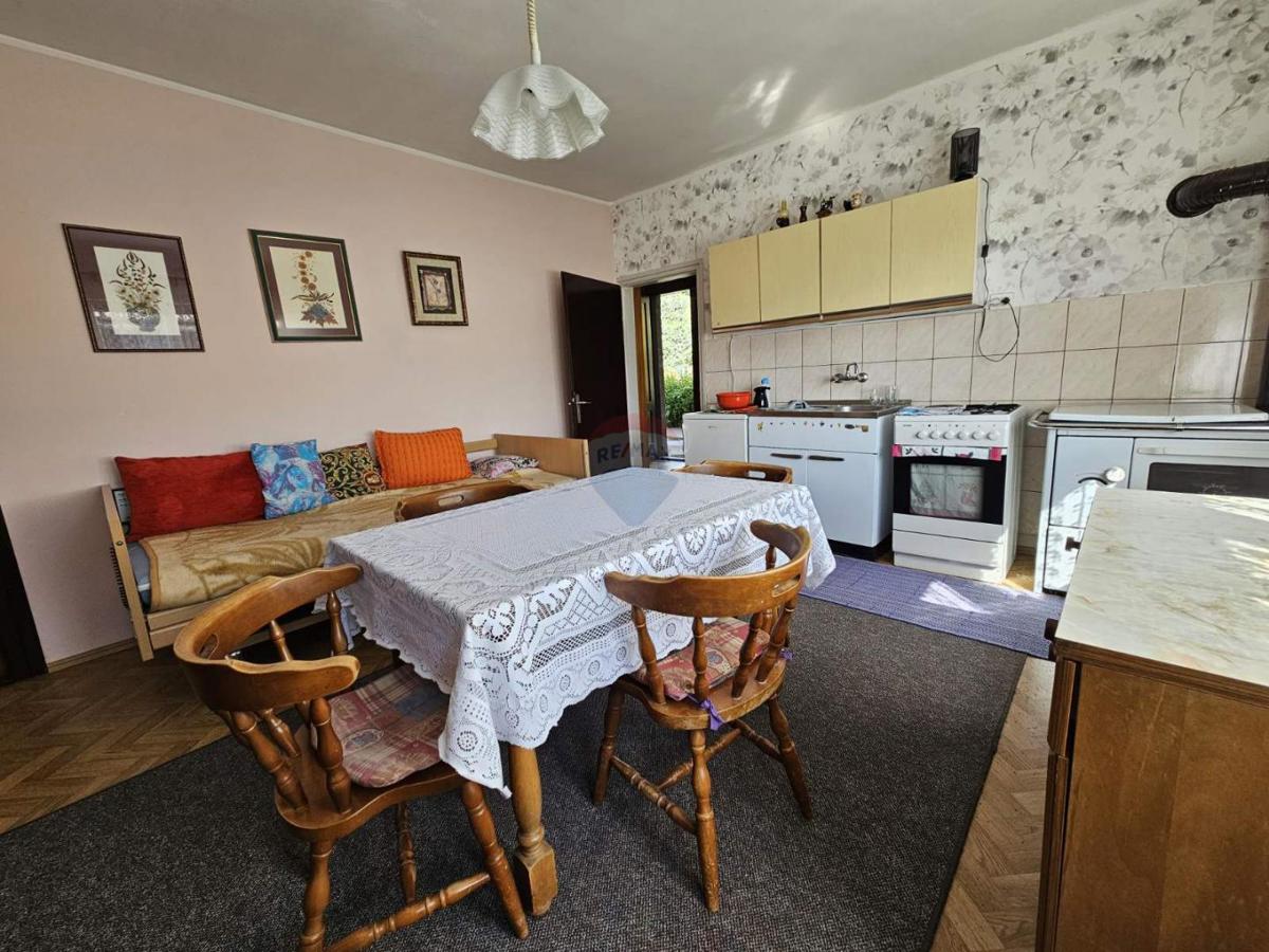 Hiša Vrbovsko, 360m2