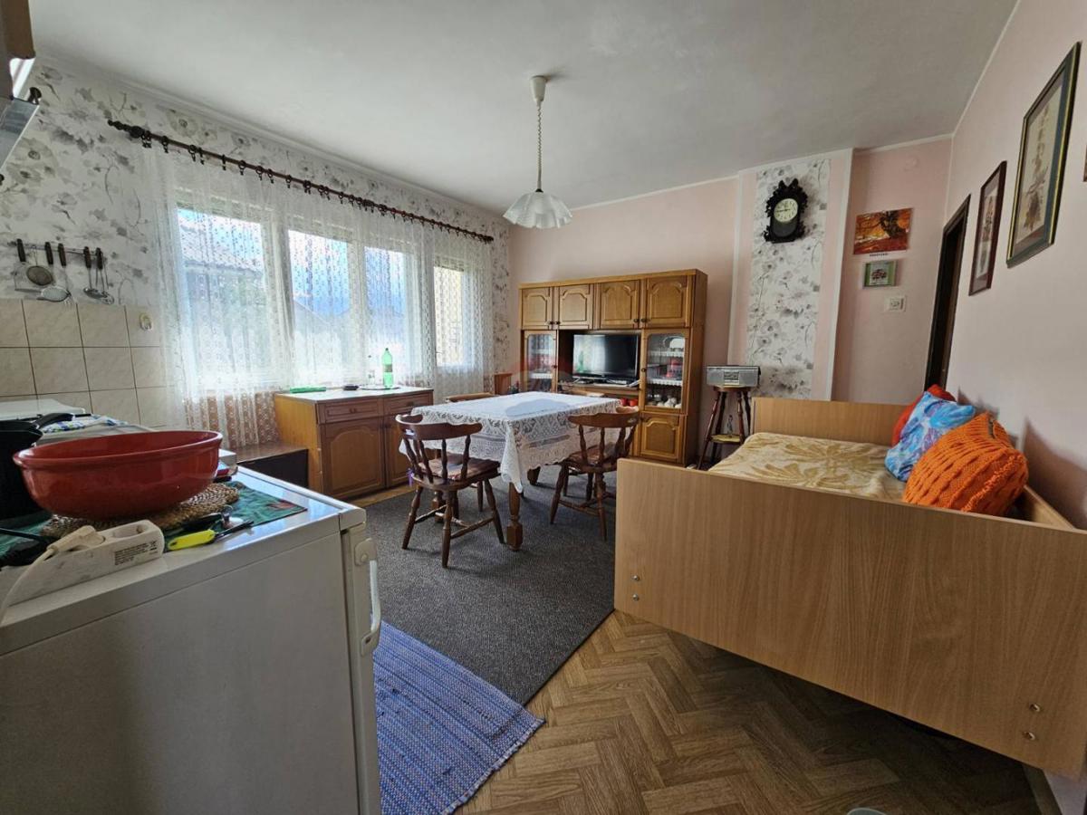 Hiša Vrbovsko, 360m2