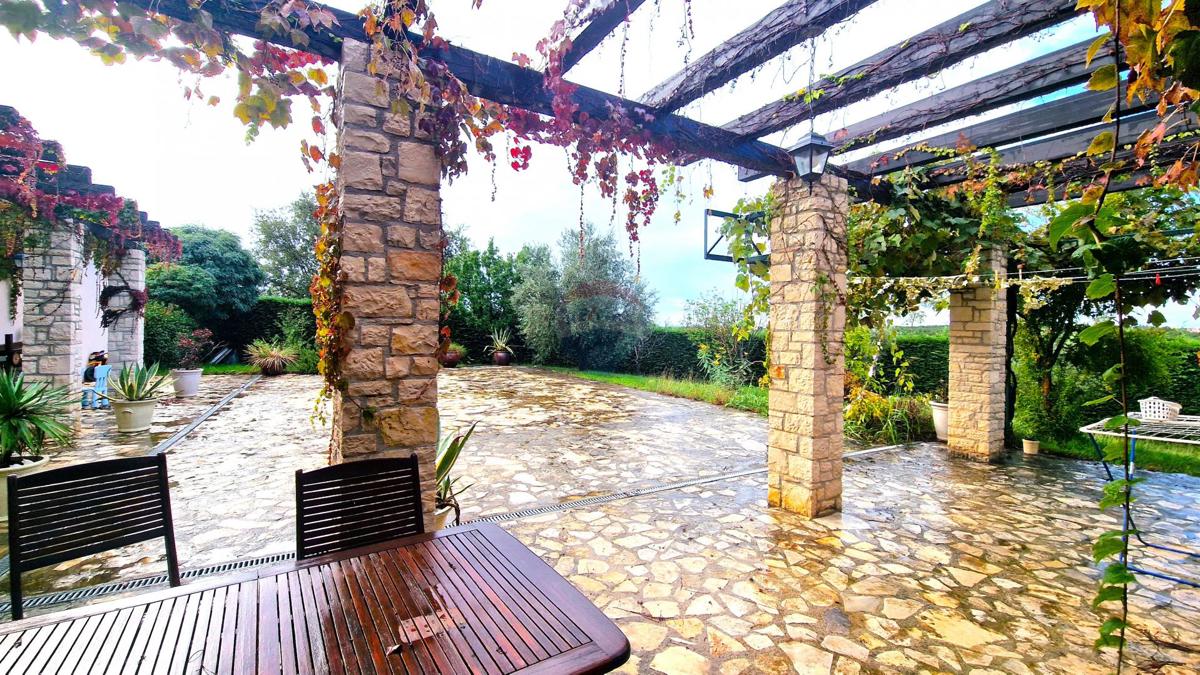 Hiša Sveta Marija na Krasu-dio, Umag, 280m2
