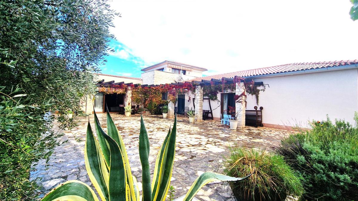 Hiša Sveta Marija na Krasu-dio, Umag, 280m2