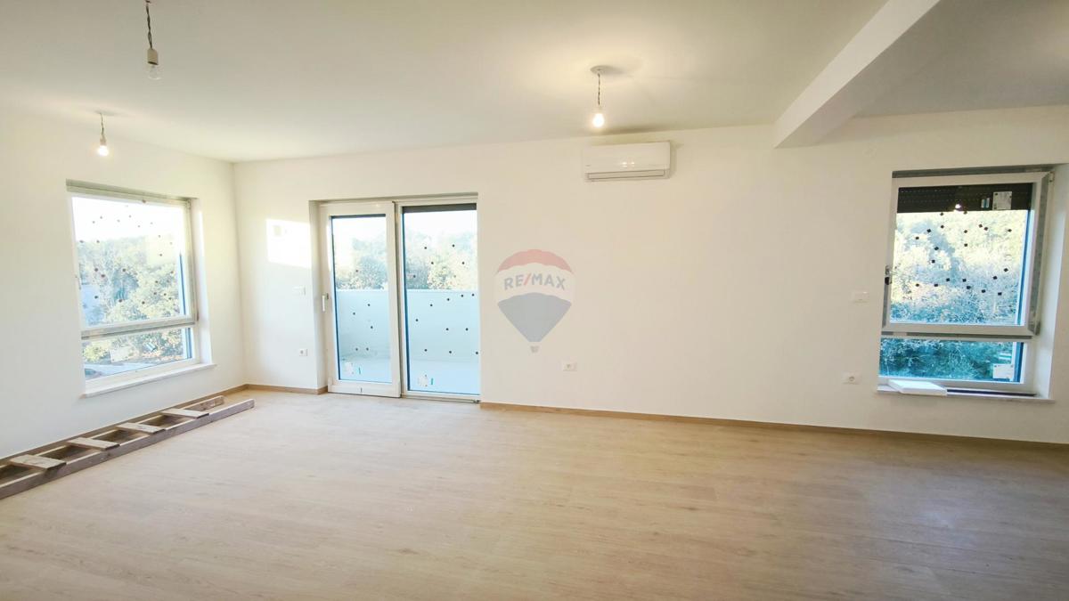 Pula, Veli Vrh – novogradnja, trisobni penthouse