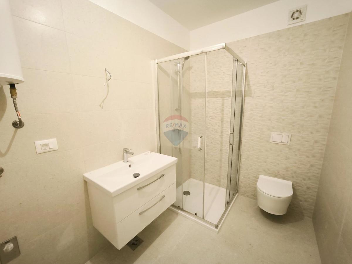 Pula, Veli Vrh – novogradnja, trisobni penthouse