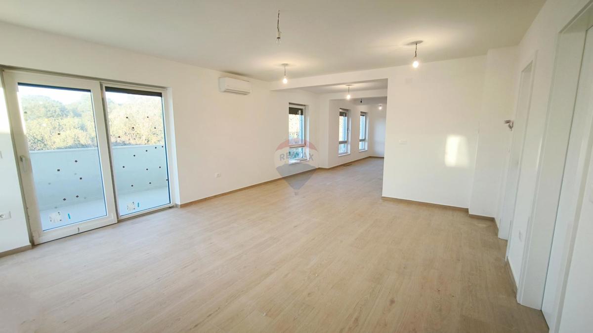 Pula, Veli Vrh – novogradnja, trisobni penthouse