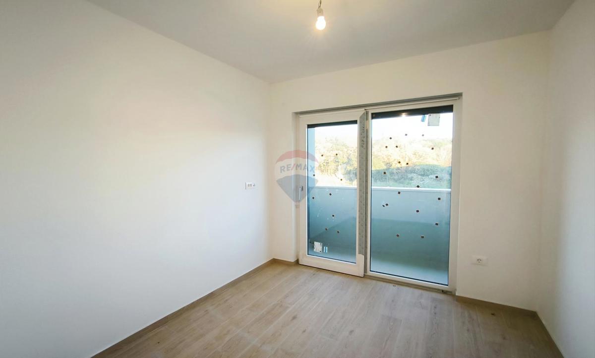 Pula, Veli Vrh – novogradnja, trisobni penthouse