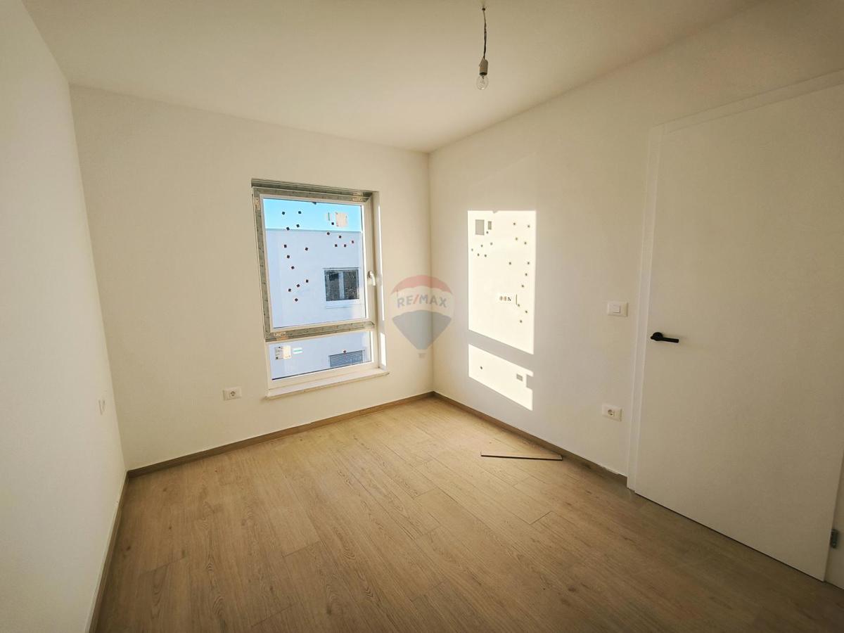 Pula, Veli Vrh – novogradnja, trisobni penthouse