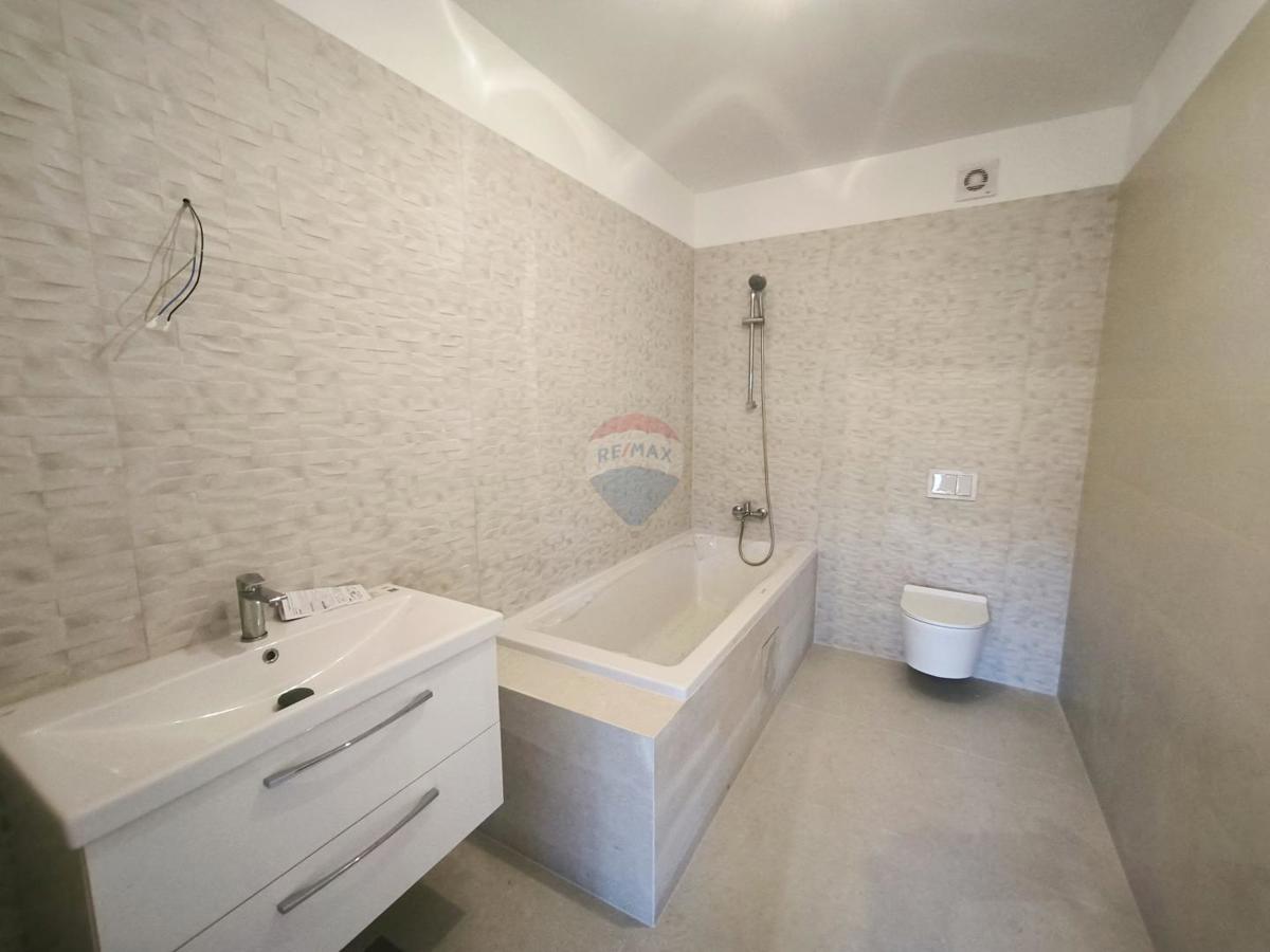 Pula, Veli Vrh – novogradnja, trisobni penthouse