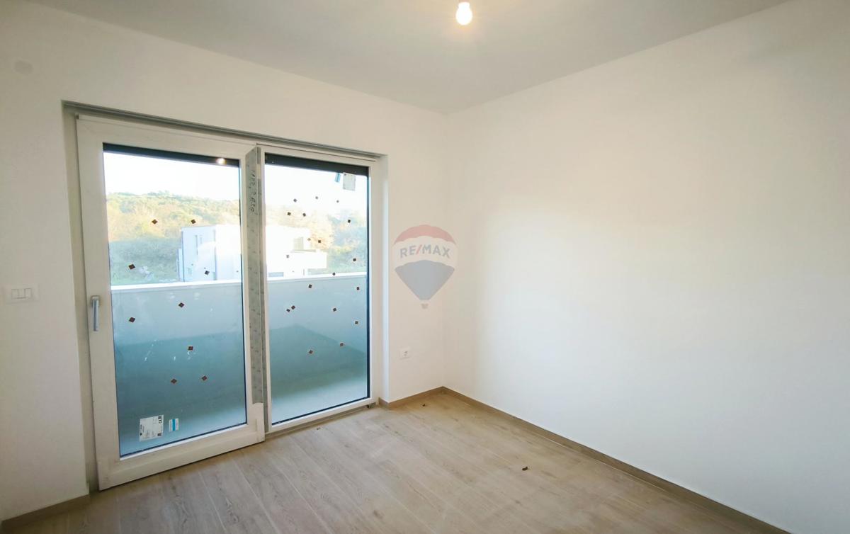 Pula, Veli Vrh – novogradnja, trisobni penthouse