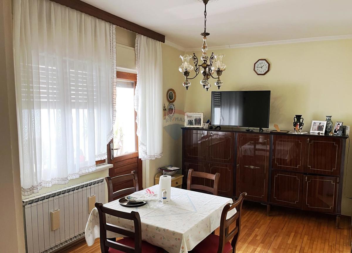 Istra, Umag - Samostojna apartmajska hiša, 100 m od morja