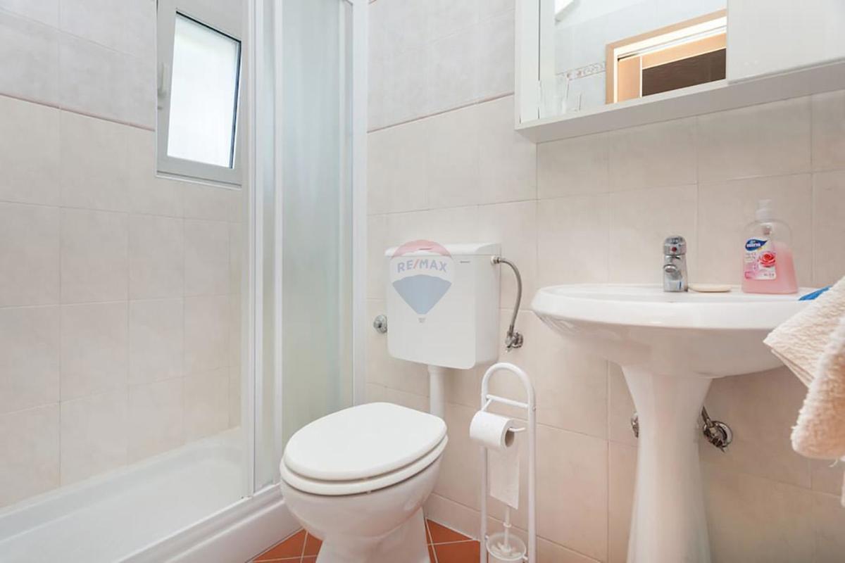 Istra, Umag - Samostojna apartmajska hiša, 100 m od morja