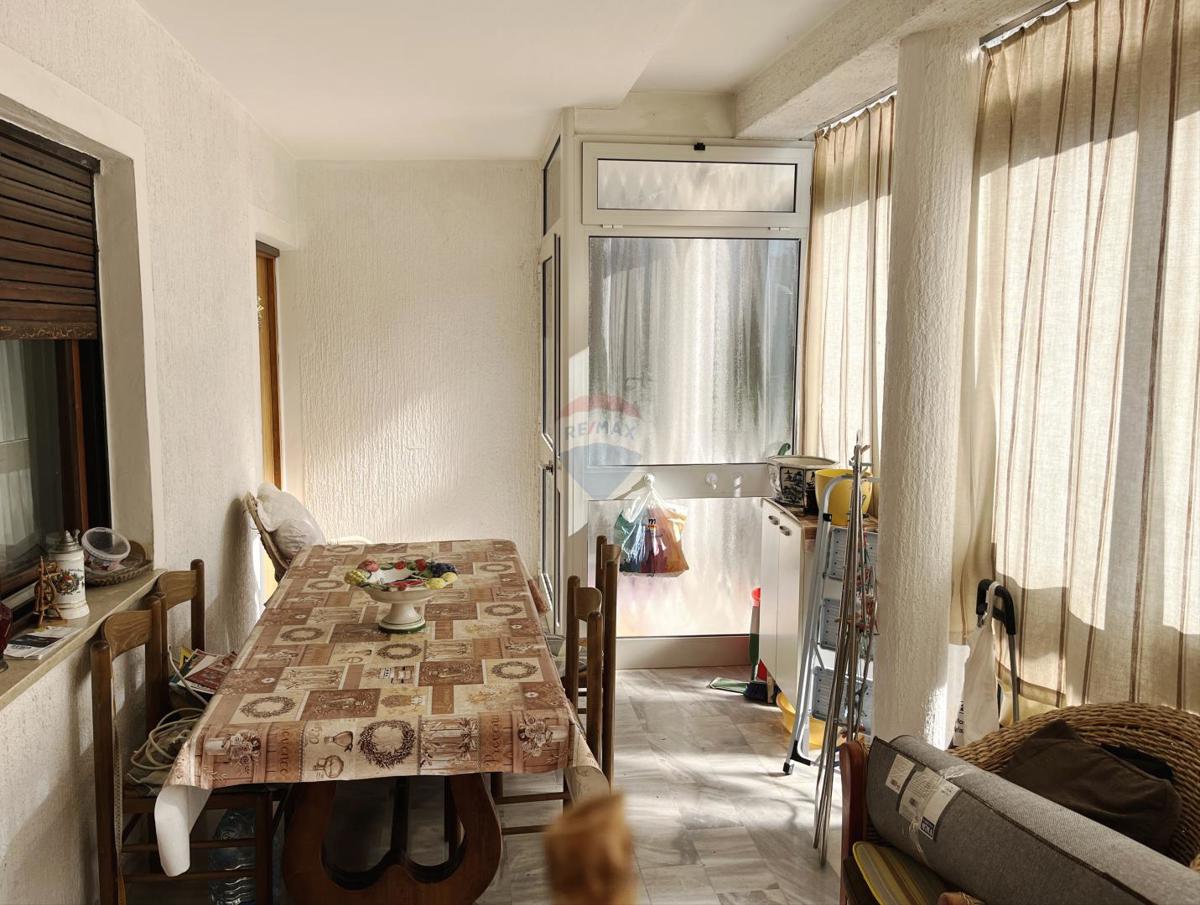 Istra, Umag - Samostojna apartmajska hiša, 100 m od morja