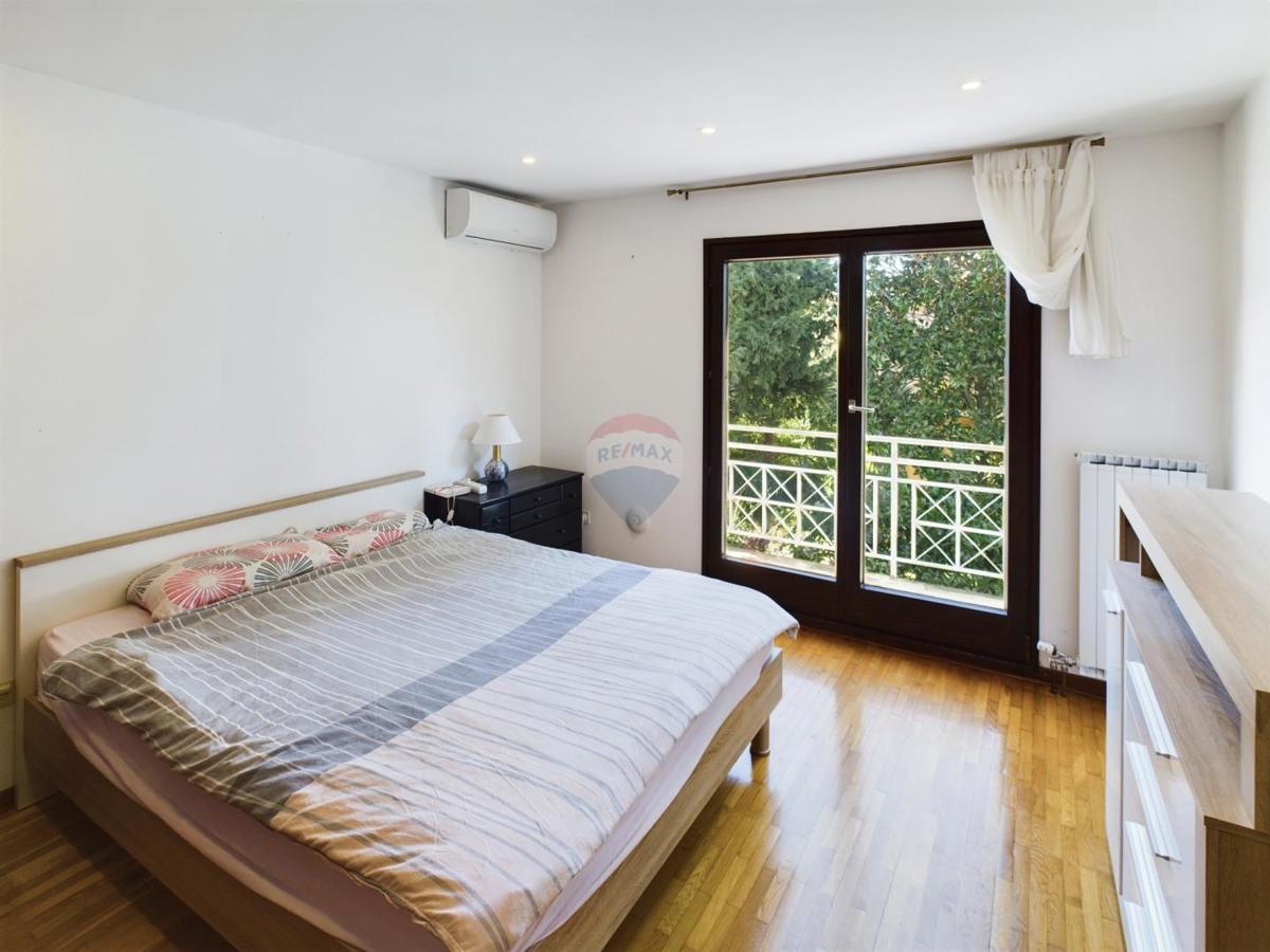 Istra, Umag - Samostojna apartmajska hiša, 100 m od morja