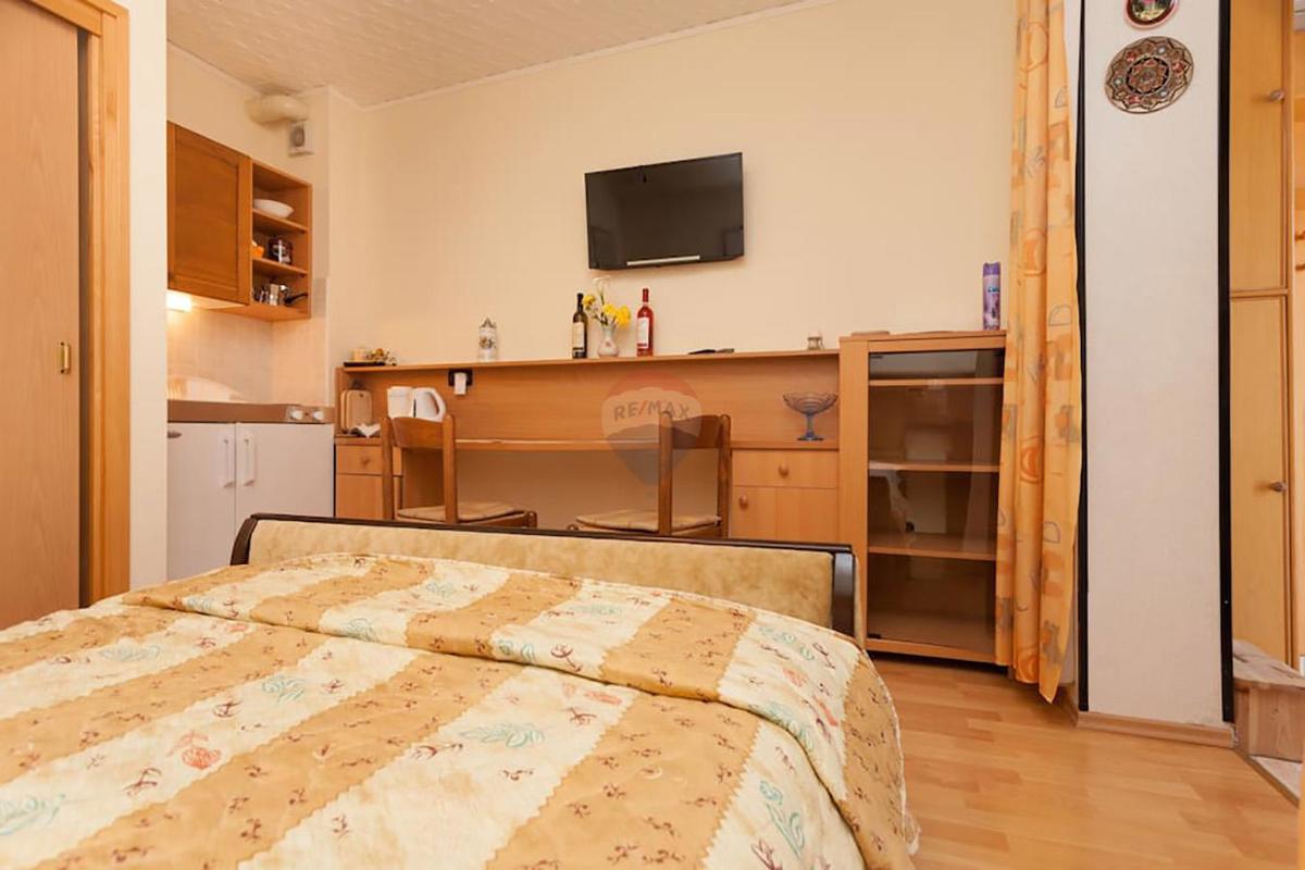 Istra, Umag - Samostojna apartmajska hiša, 100 m od morja