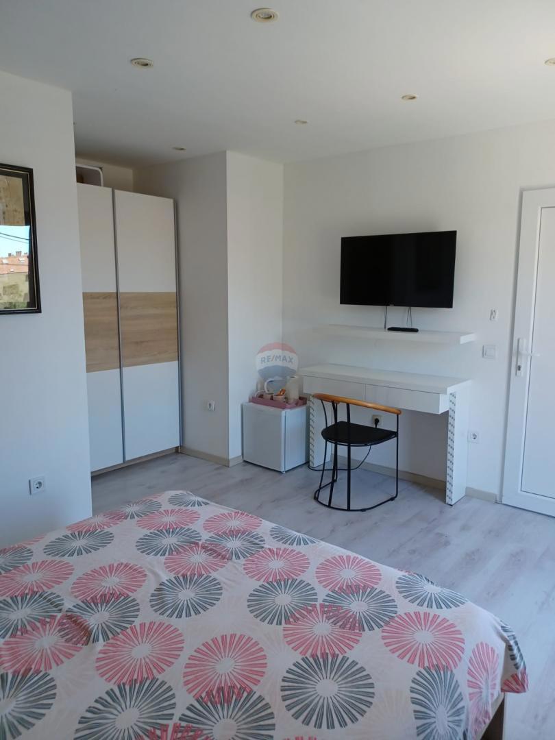 Istra, Umag - Samostojna apartmajska hiša, 100 m od morja