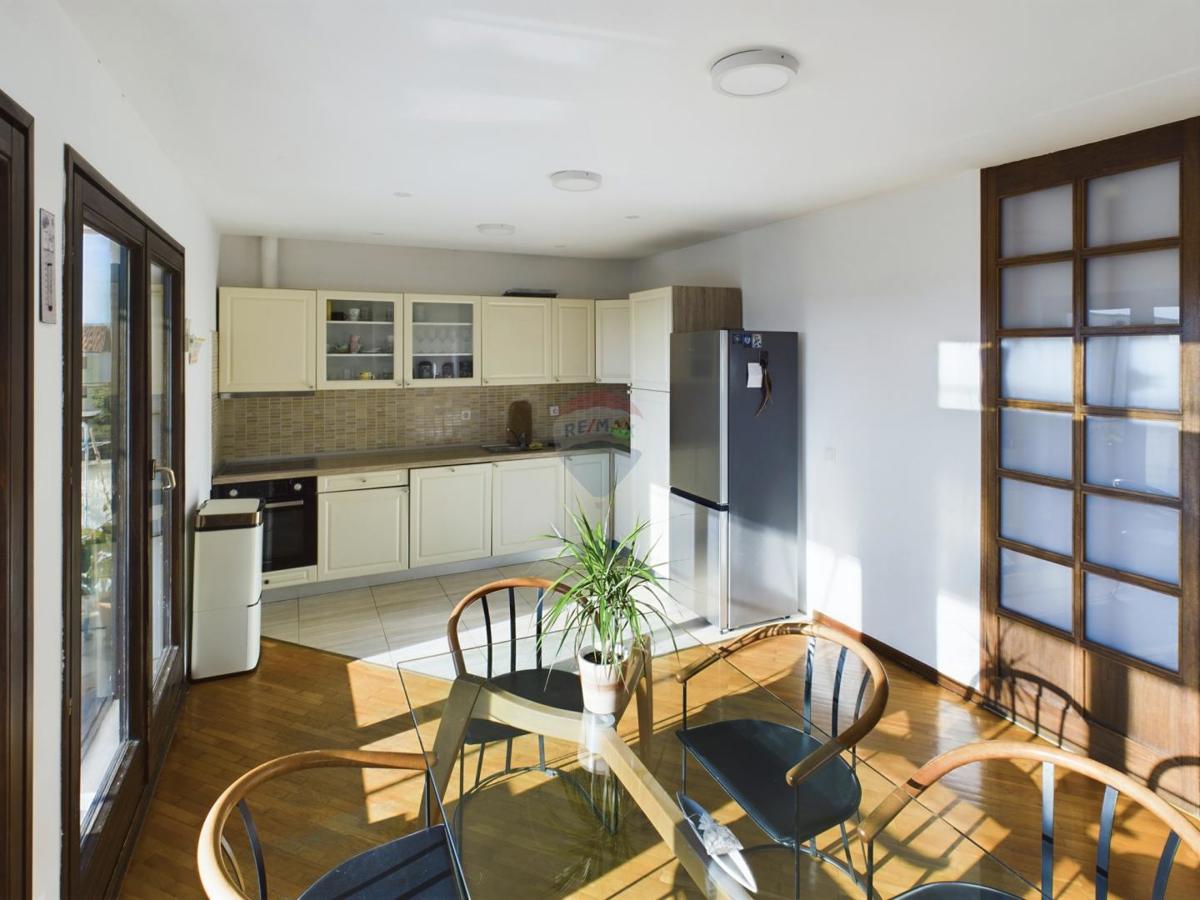 Istra, Umag - Samostojna apartmajska hiša, 100 m od morja