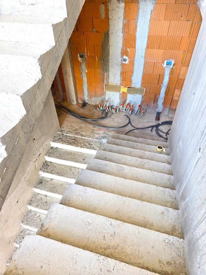 Istra, Rovinj – Dvosobno Stanovanje v Novogradnji v Centru, Parkirišče, Shramba