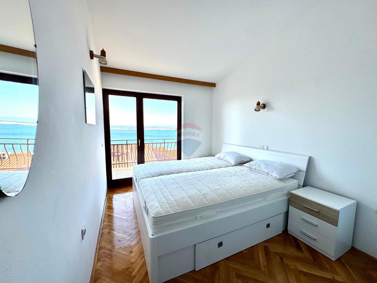 Crikvenica, Dramalj – Dvoetažni trisobni apartma s parkirnim mestom