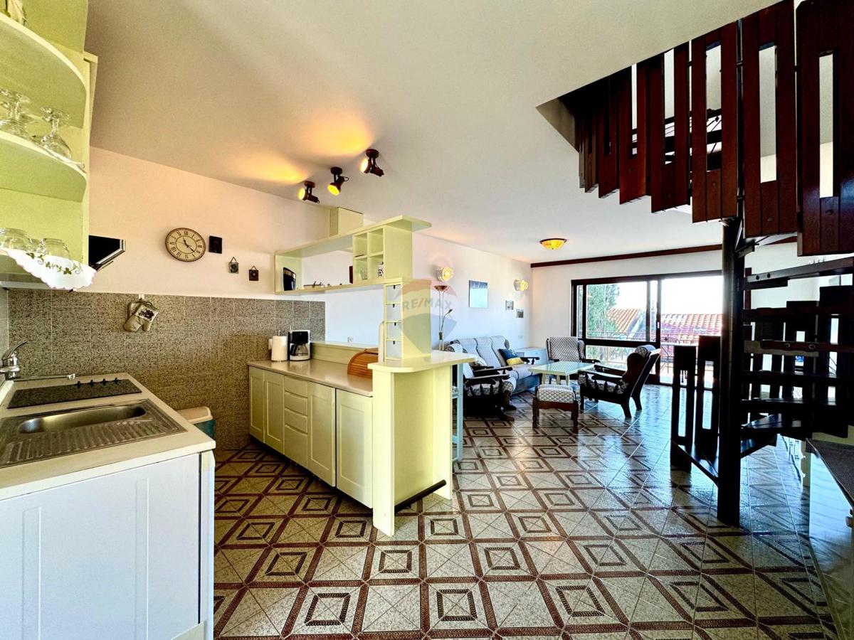Crikvenica, Dramalj – Dvoetažni trisobni apartma s parkirnim mestom