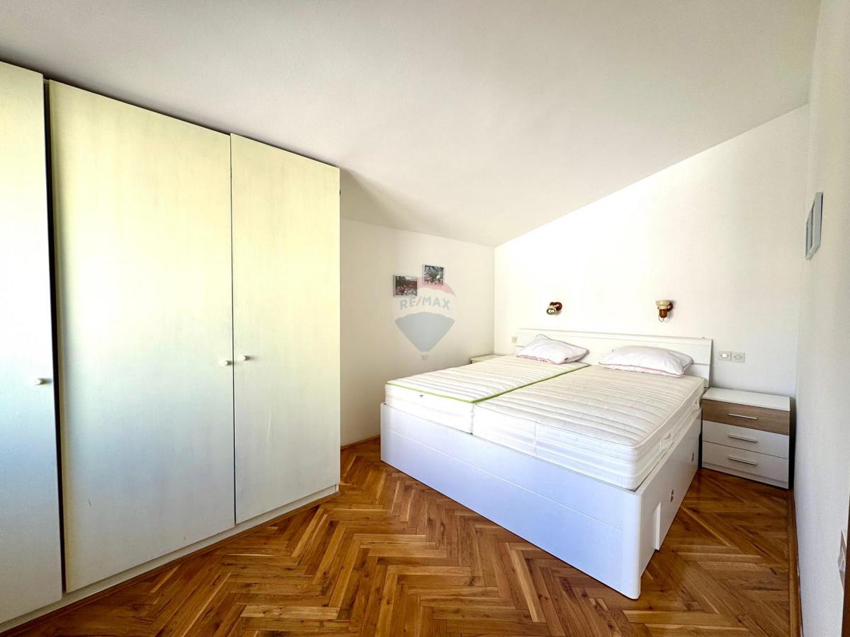 Crikvenica, Dramalj – Dvoetažni trisobni apartma s parkirnim mestom
