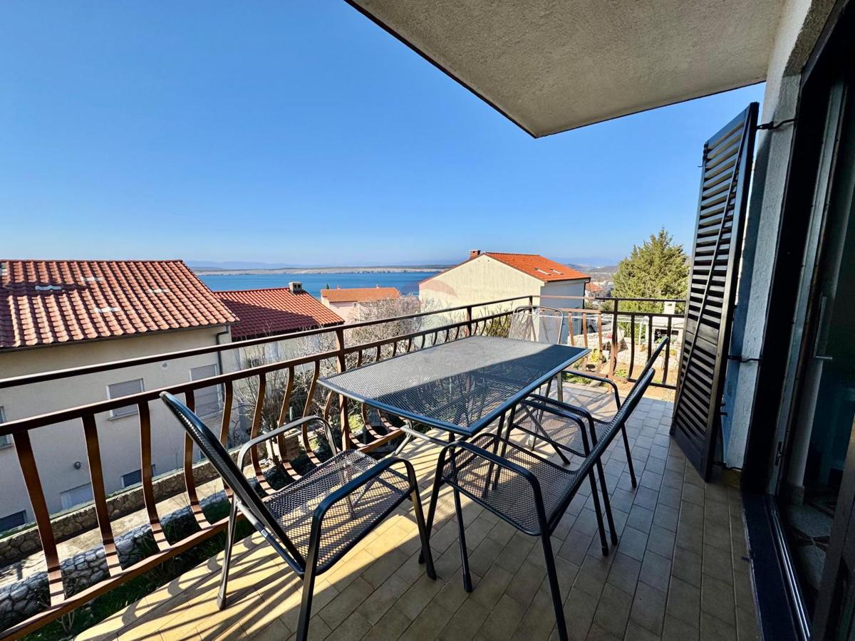 Crikvenica, Dramalj – Dvoetažni trisobni apartma s parkirnim mestom