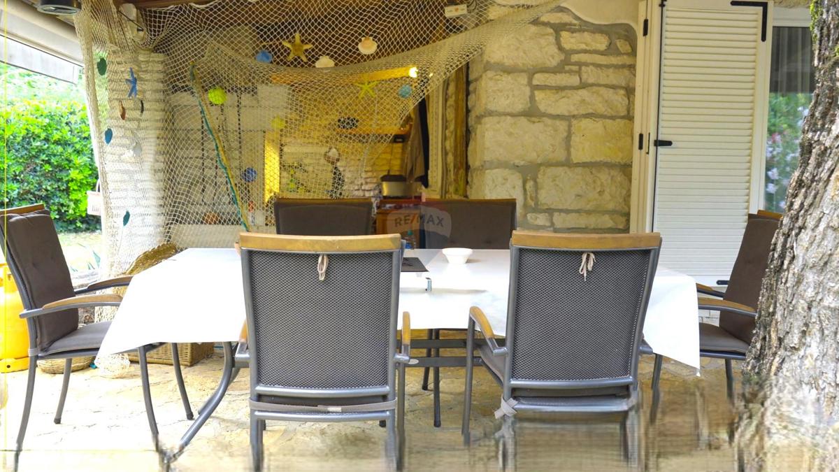 Istra, Lovrečica - Enonadstropna hiša z velikim vrtom