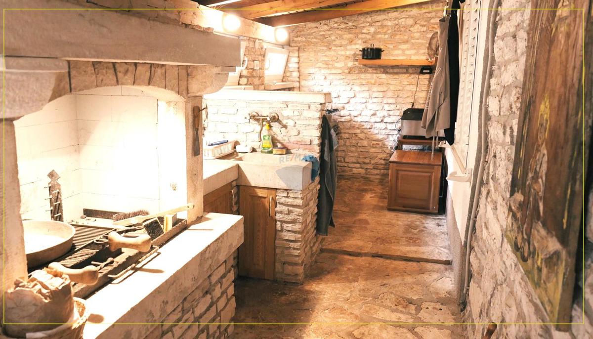 Istra, Lovrečica - Enonadstropna hiša z velikim vrtom