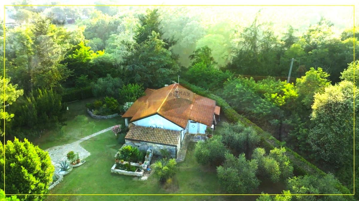 Istra, Lovrečica - Enonadstropna hiša z velikim vrtom