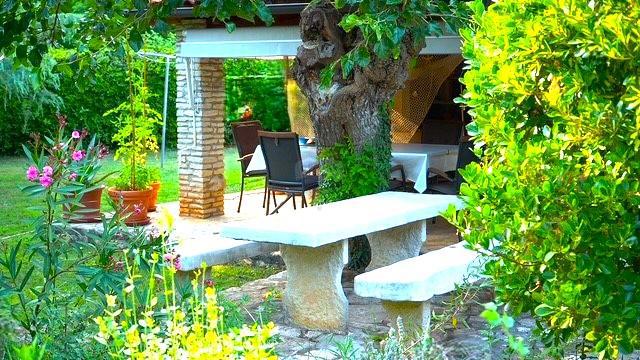 Istra, Lovrečica - Enonadstropna hiša z velikim vrtom