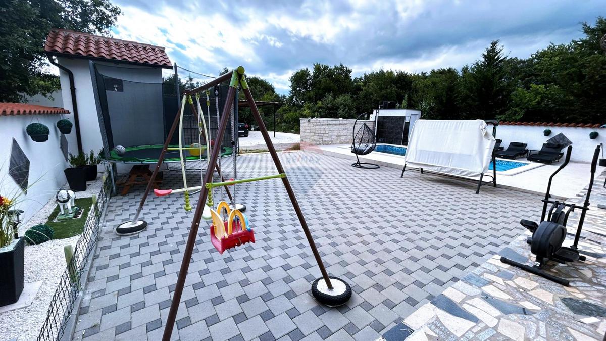 Pulj, Veli Vrh – Samostojna apartmajska hiša z bazenom