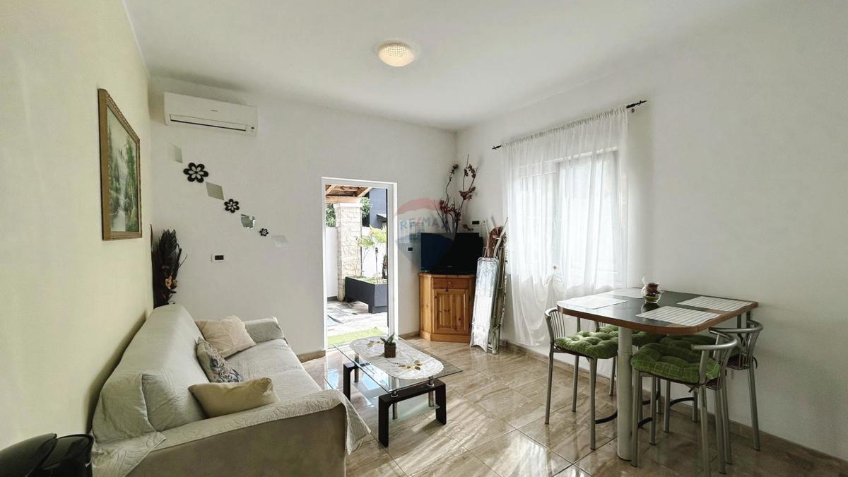 Pulj, Veli Vrh – Samostojna apartmajska hiša z bazenom