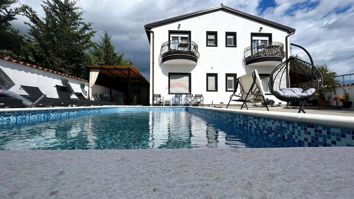 Pulj, Veli Vrh – Samostojna apartmajska hiša z bazenom
