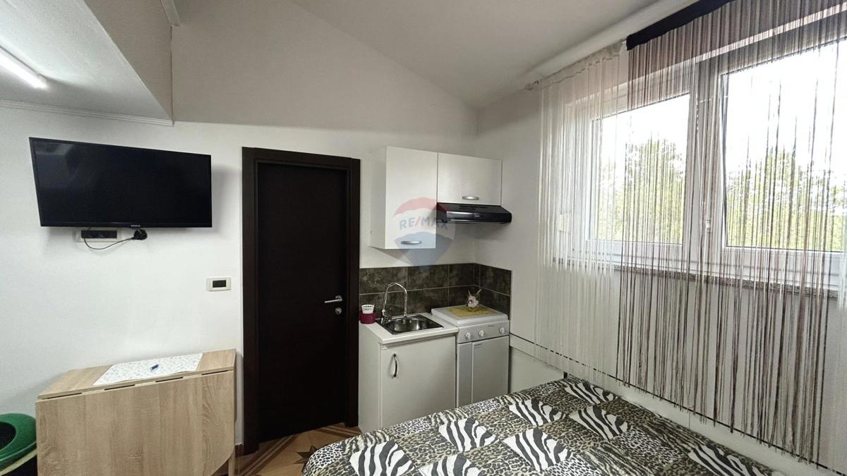 Pulj, Veli Vrh – Samostojna apartmajska hiša z bazenom