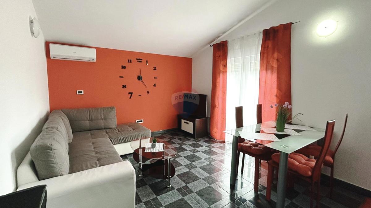 Pulj, Veli Vrh – Samostojna apartmajska hiša z bazenom
