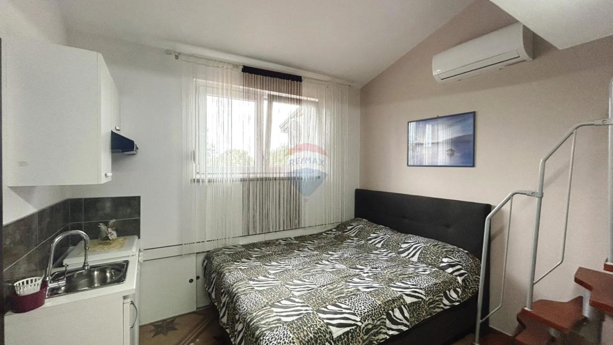 Pulj, Veli Vrh – Samostojna apartmajska hiša z bazenom