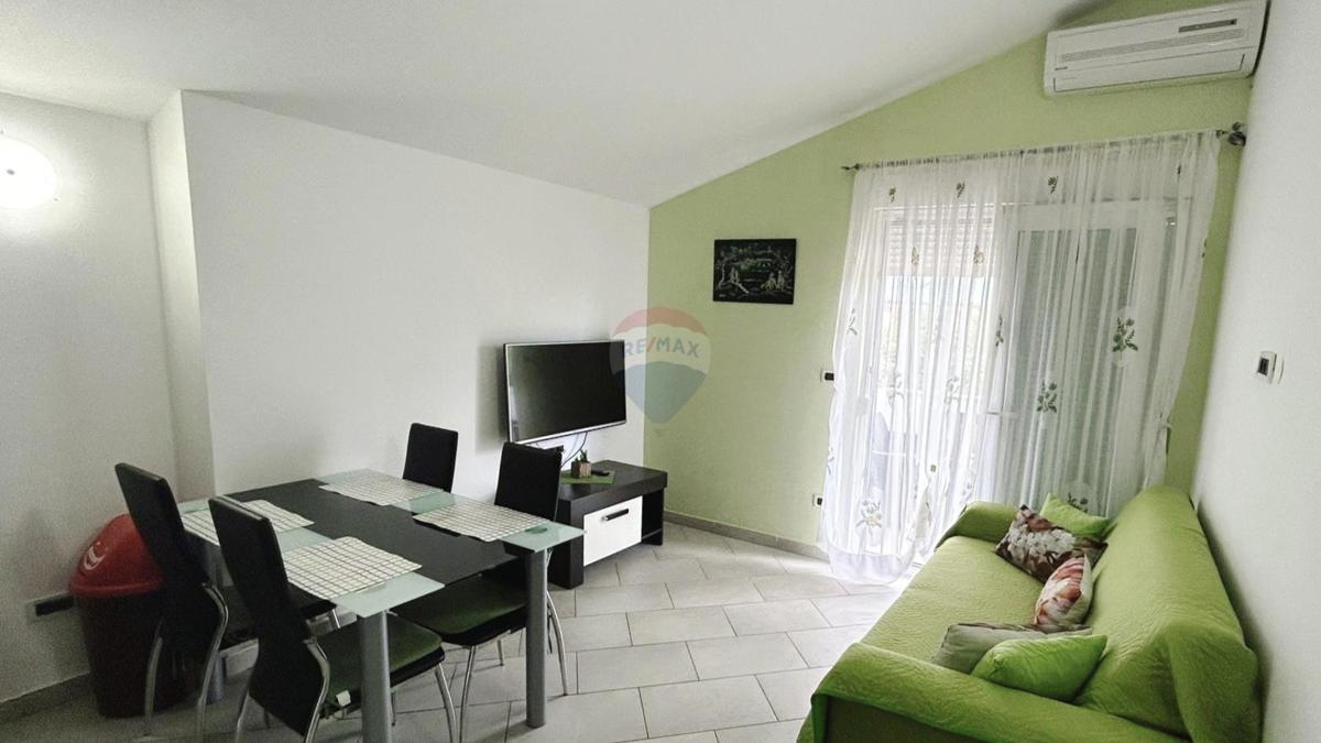 Pulj, Veli Vrh – Samostojna apartmajska hiša z bazenom