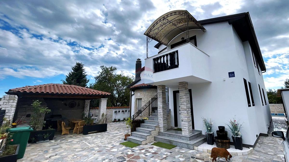 Pulj, Veli Vrh – Samostojna apartmajska hiša z bazenom