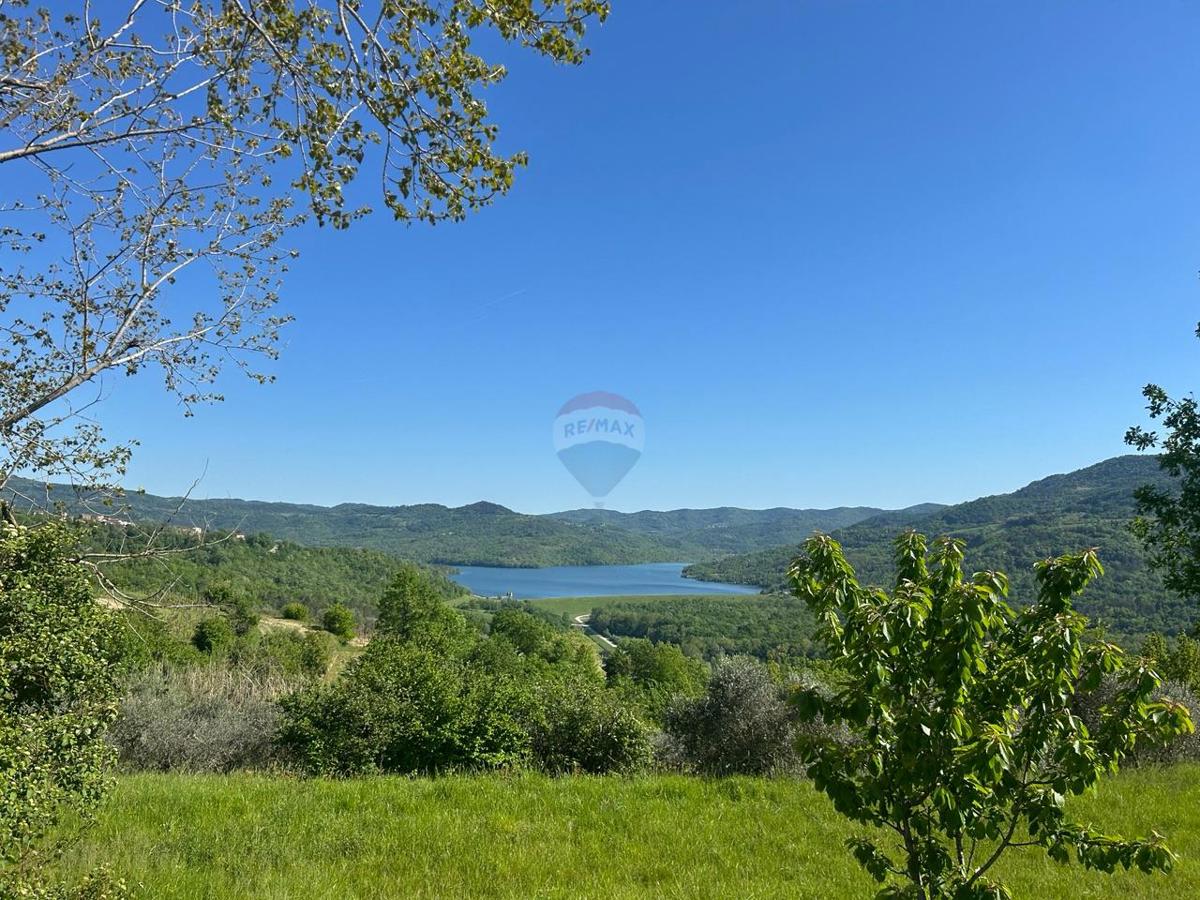 Stavbno zemljišče Vrh, Buzet, 1.630m2