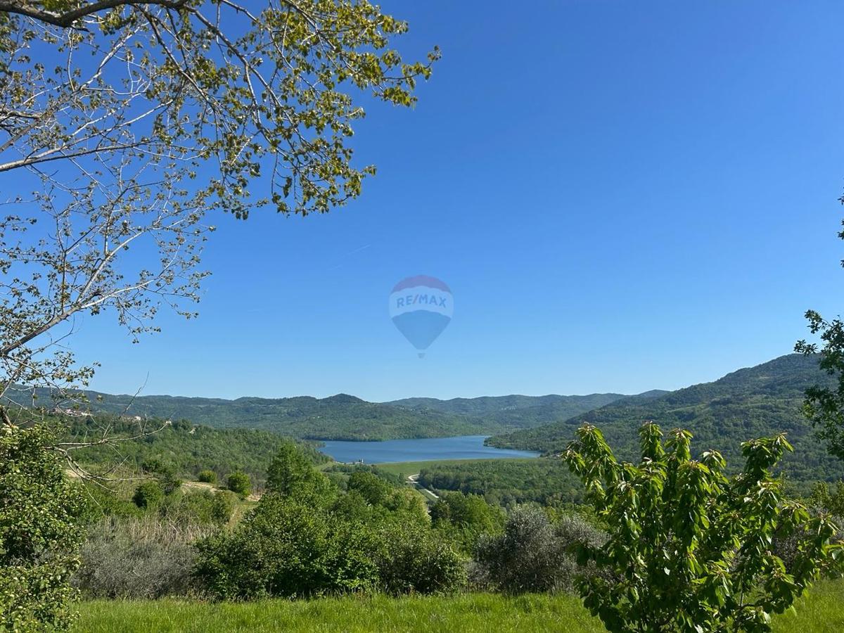 Stavbno zemljišče Vrh, Buzet, 1.630m2