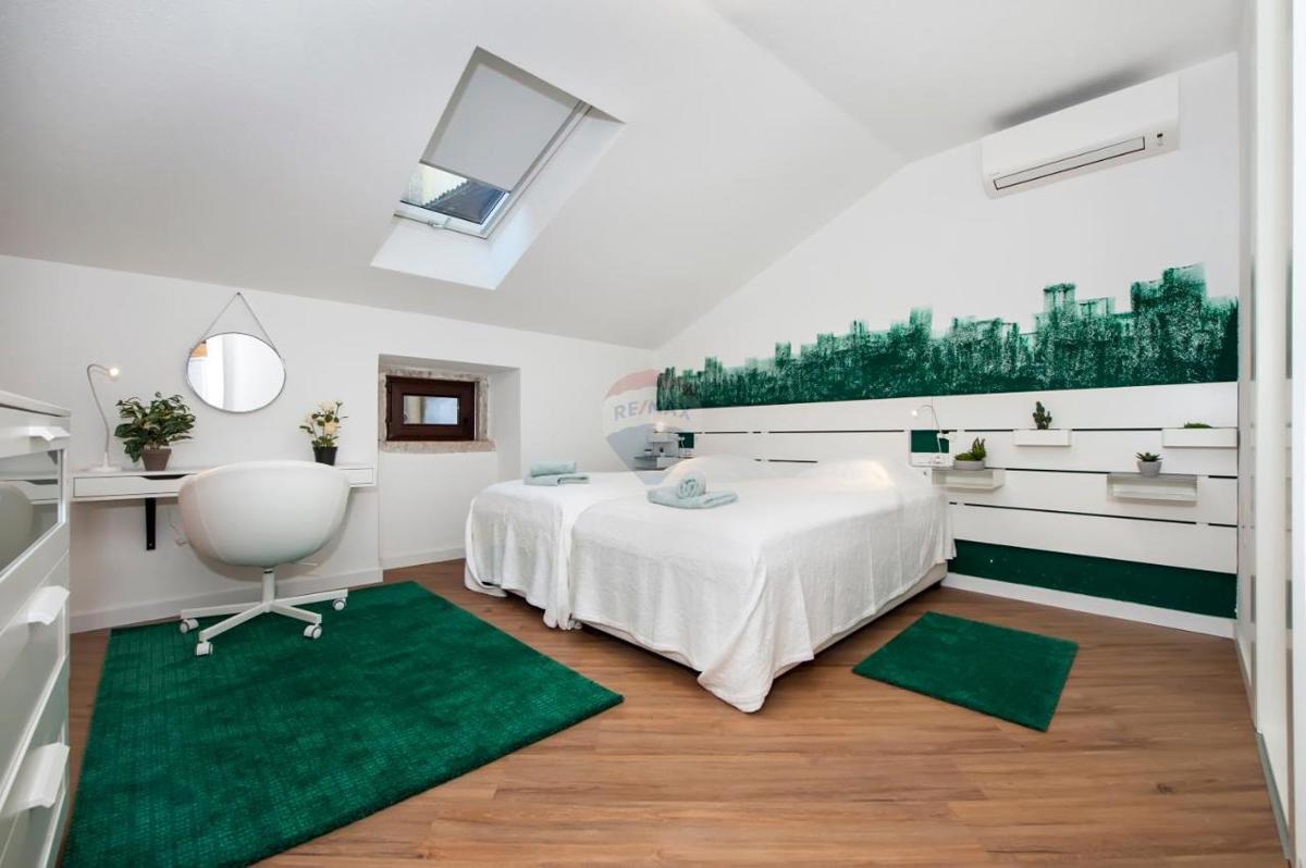 Istra, Rovinj, Center – Stanovanje na rivi, terasa, pogled na morje