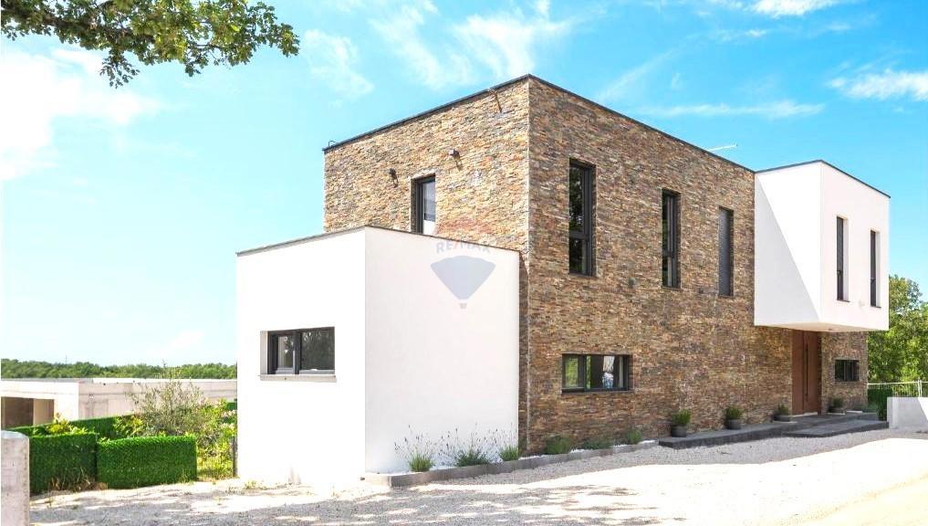 Hiša Kaštel, Buje, 254,78m2