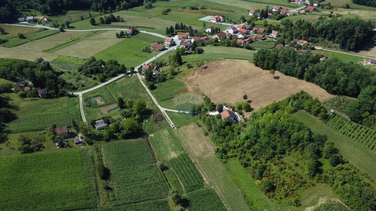 Stavbno zemljišče Velika Horvatska, Desinić, 2.407m2