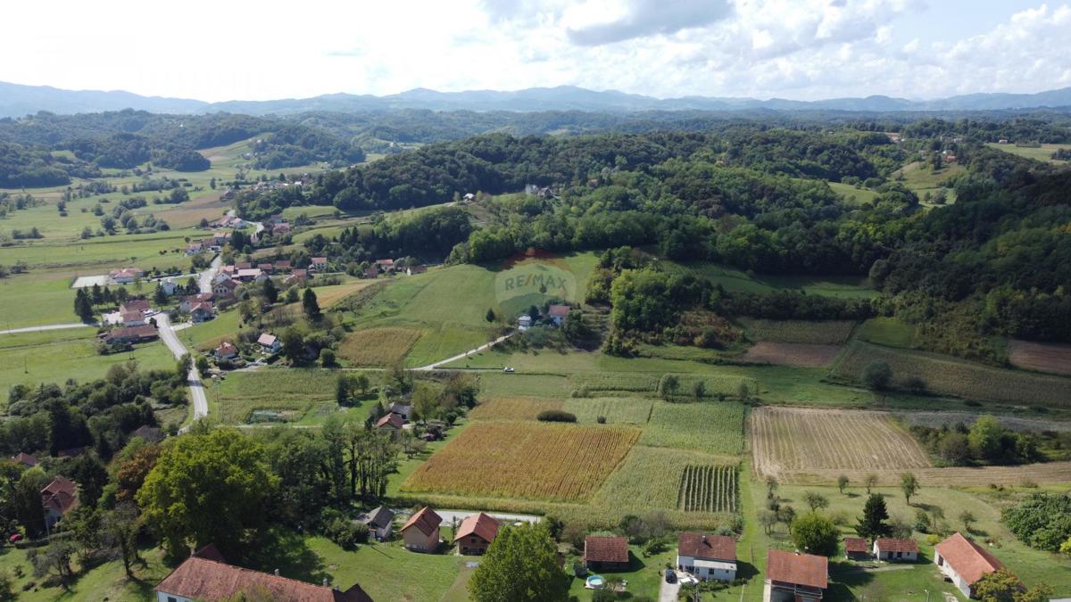 Stavbno zemljišče Velika Horvatska, Desinić, 2.407m2
