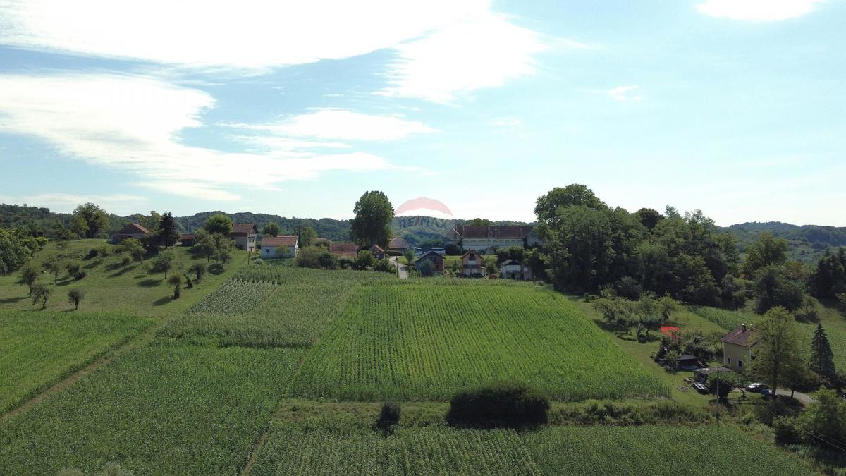 Stavbno zemljišče Velika Horvatska, Desinić, 2.407m2