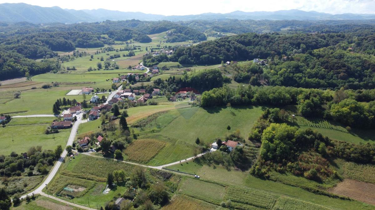 Stavbno zemljišče Velika Horvatska, Desinić, 2.407m2